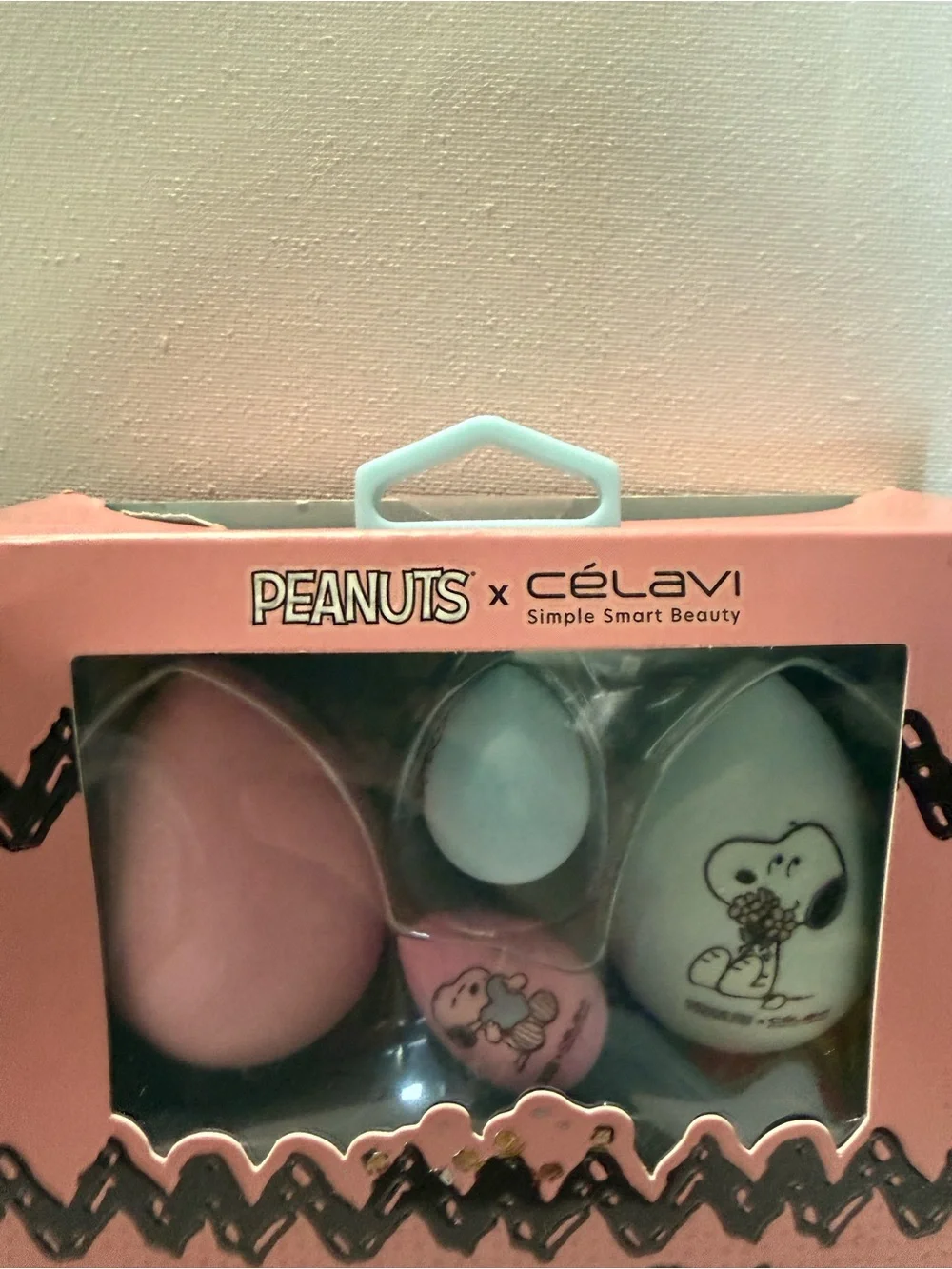 Peanuts x Célavi Pink & White Makeup Blender Sponge Set - Picture 5 of 5